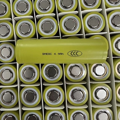 21700 Lithium-Ionen-Batteriezelle, 5000 mAh Kapazität, 3C 15A Entladungsrate.